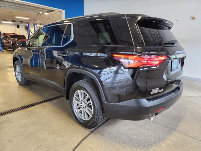 Used 2023 Chevrolet Traverse LT FWD image 2