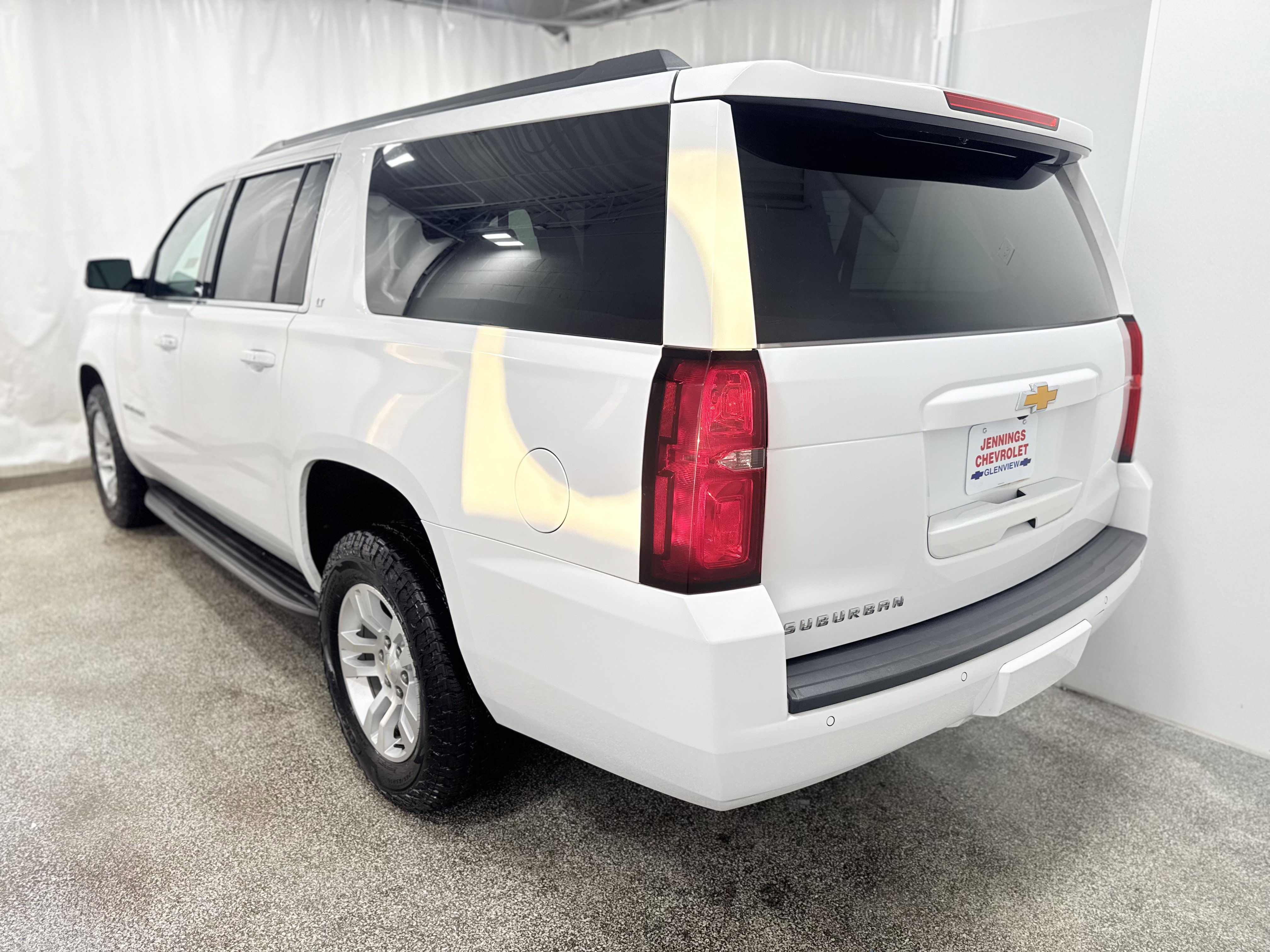 Used 2018 Chevrolet Suburban LT image 6
