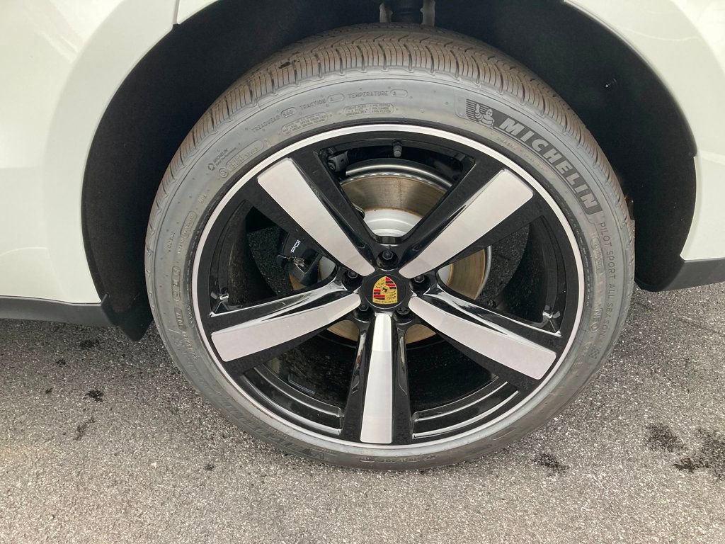Used 2025 Porsche Macan AWD image 9