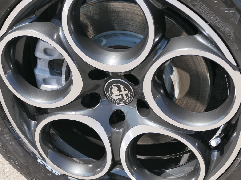 Used 2025 Alfa Romeo Tonale AWD/4WD image 9