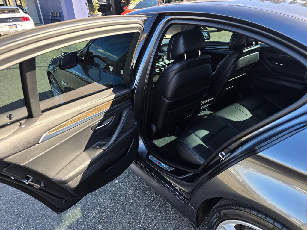 Used 2015 BMW 550i Sedan image 15