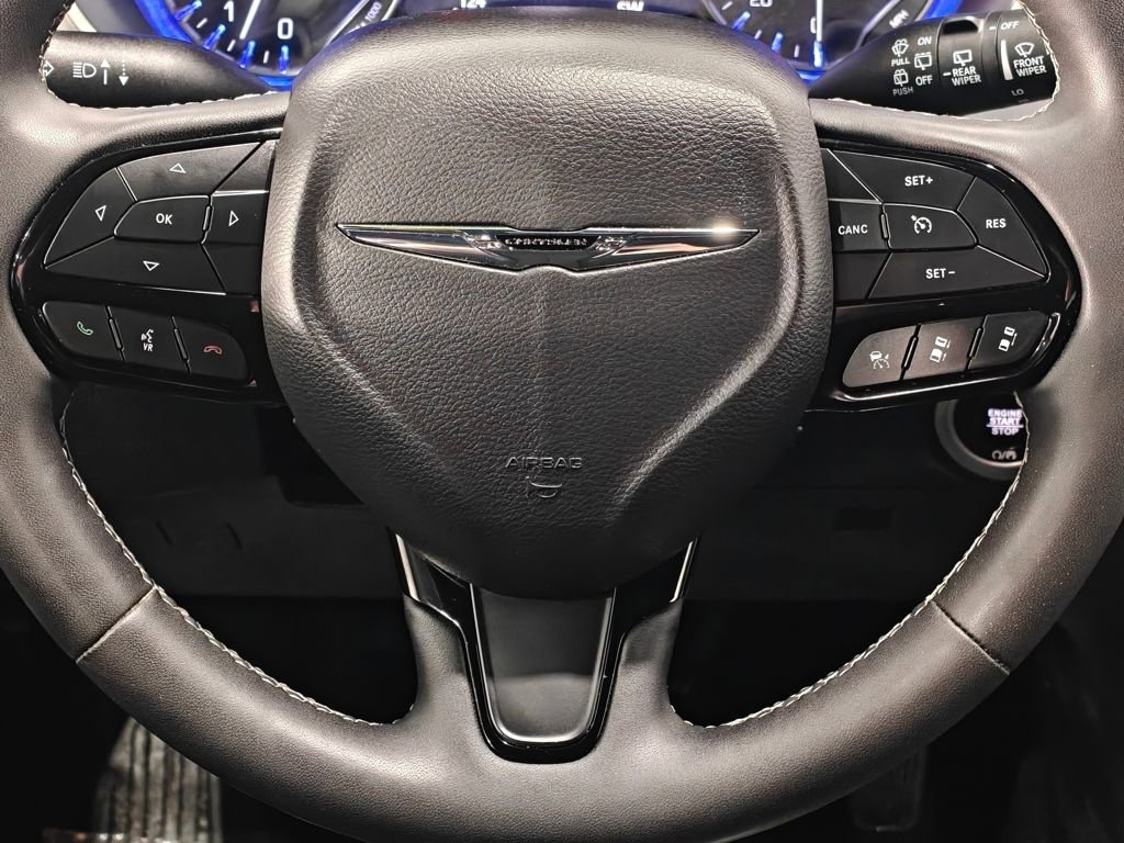 Used 2024 Chrysler Pacifica Touring image 5