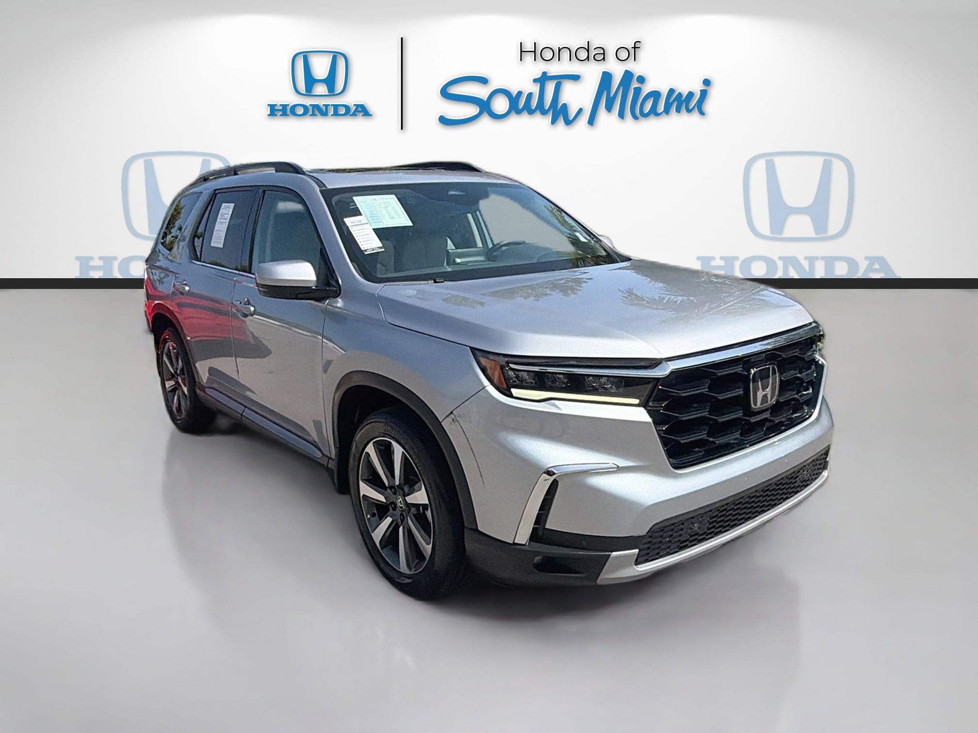 Certified 2024 Honda Pilot Touring image 1