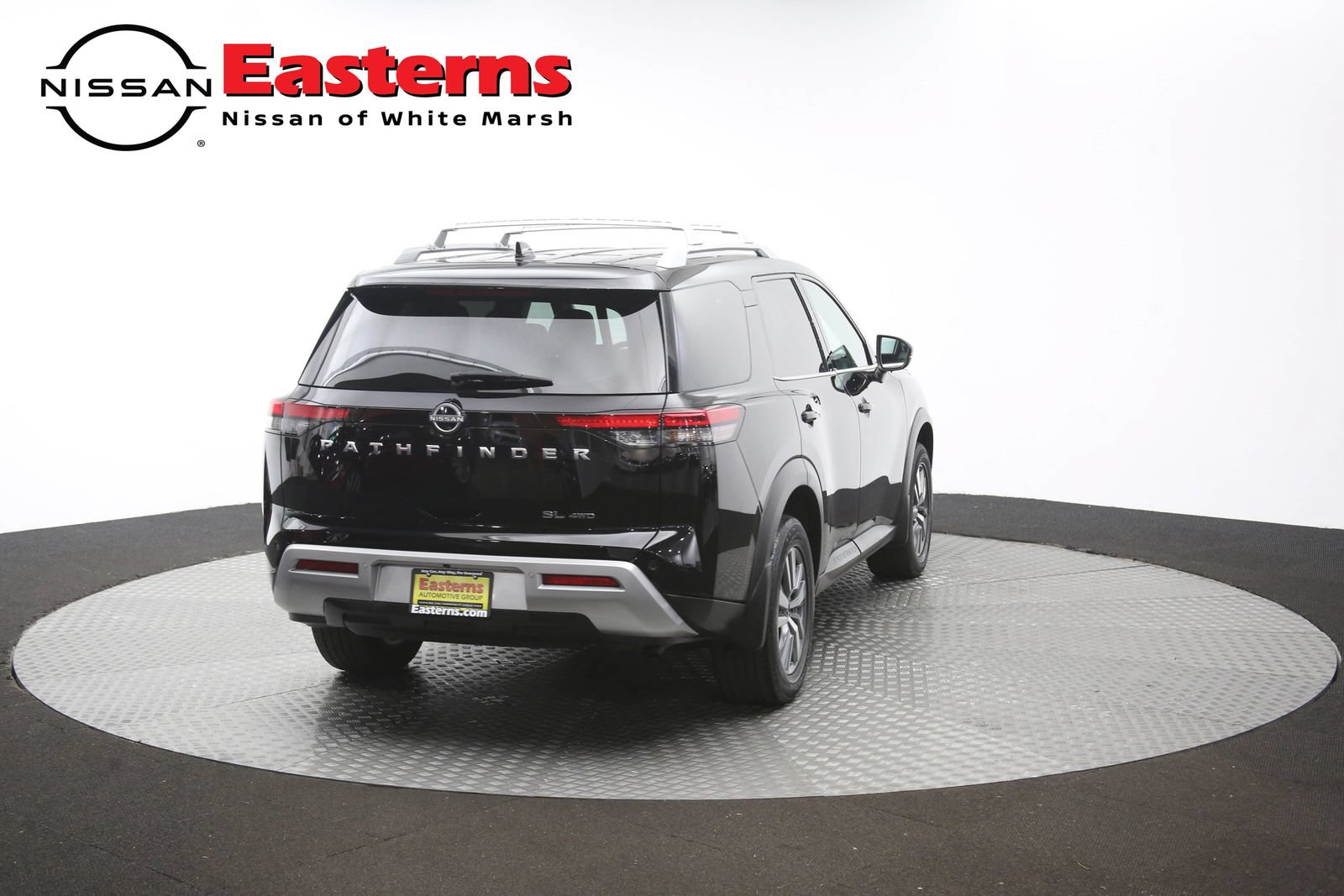 Used 2023 Nissan Pathfinder SL AWD/4WD image 39