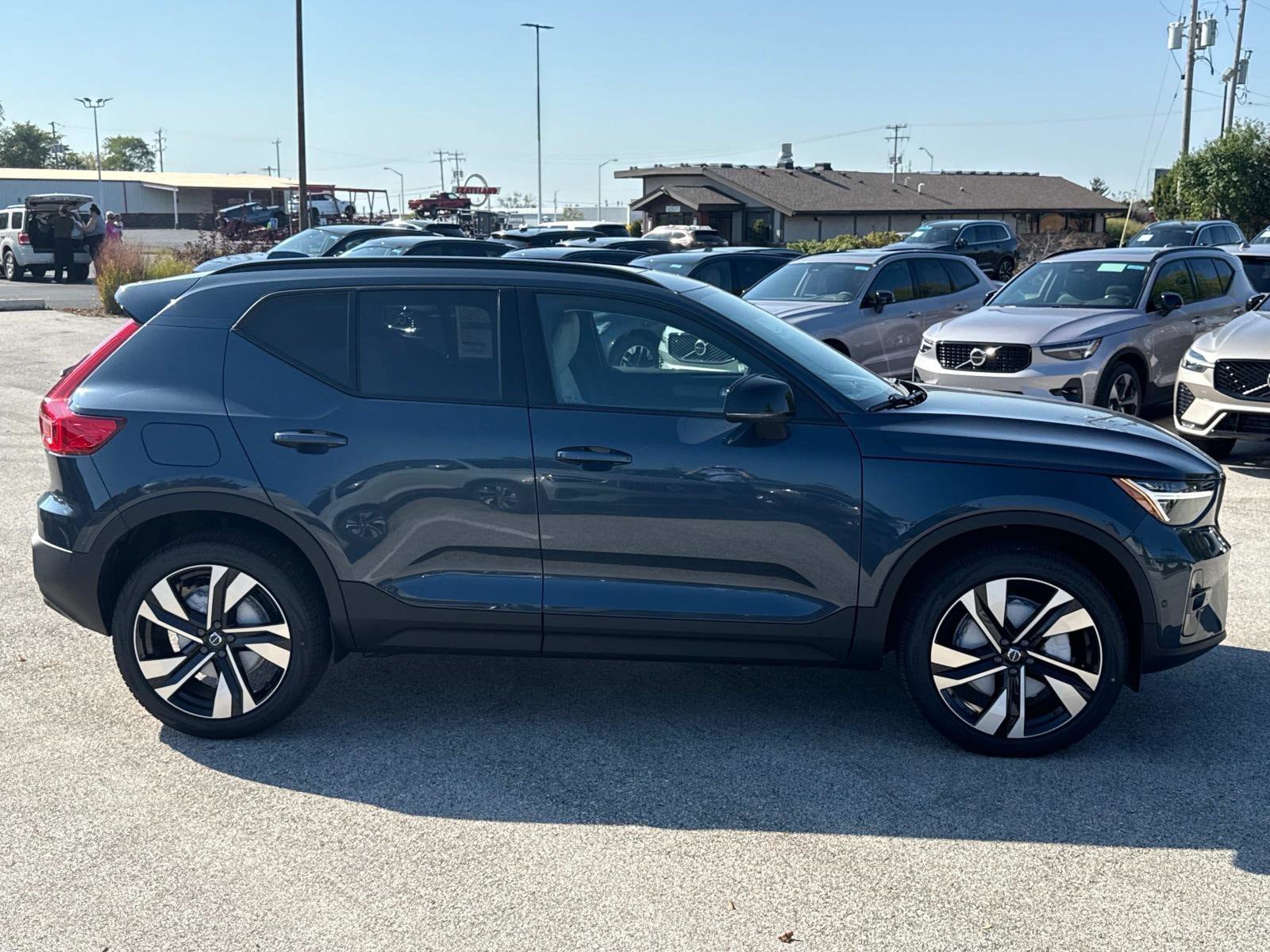 New 2026 Volvo XC40 B5 Ultra w/ Climate Package AWD/4WD image 4