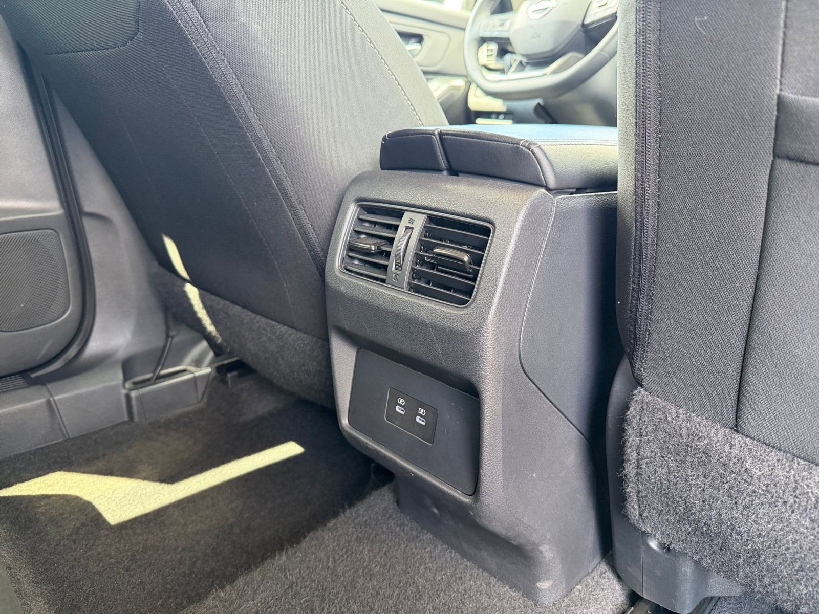 Used 2025 Nissan Rogue SV FWD image 24