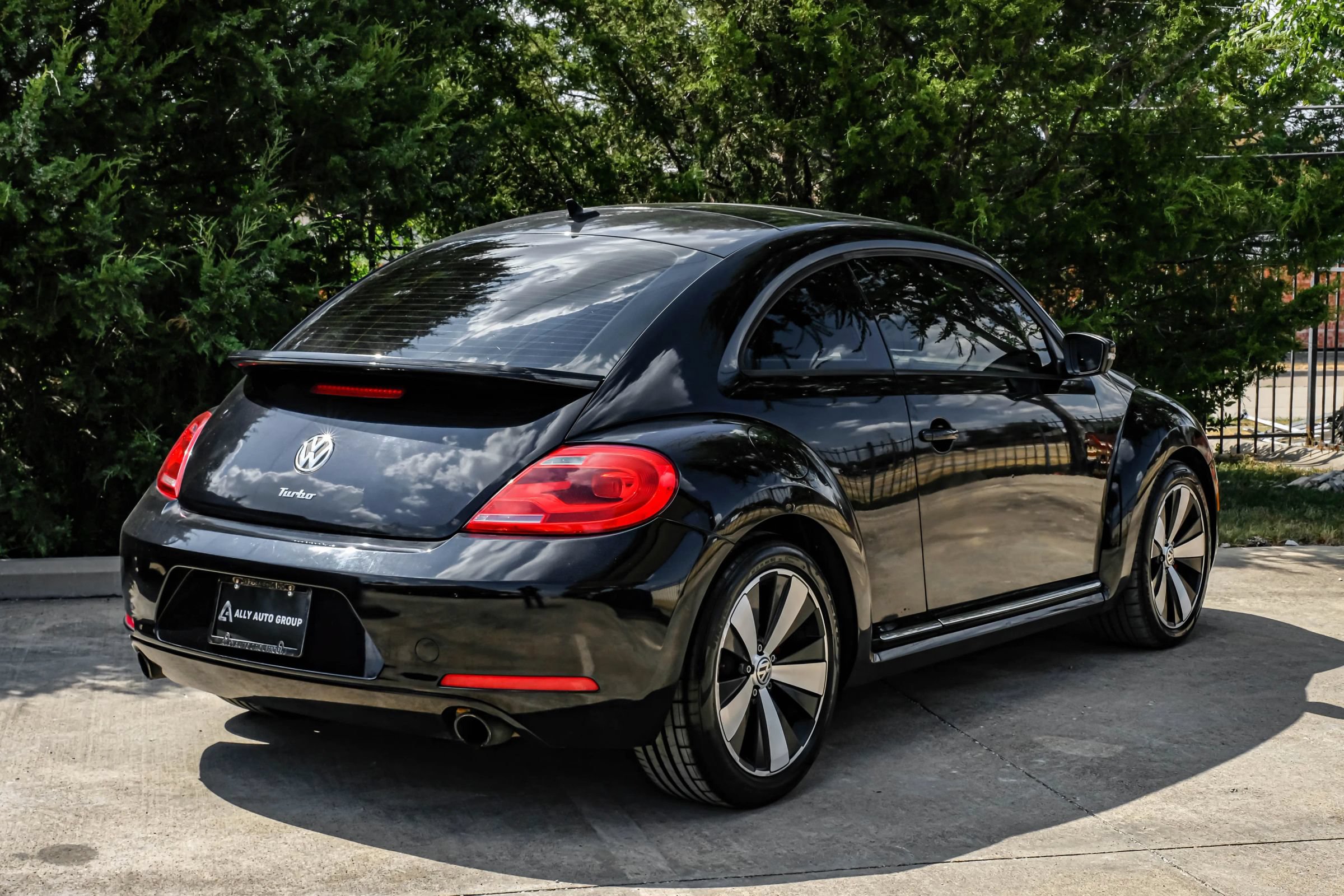 Used 2012 Volkswagen Beetle 2.0T FWD image 9