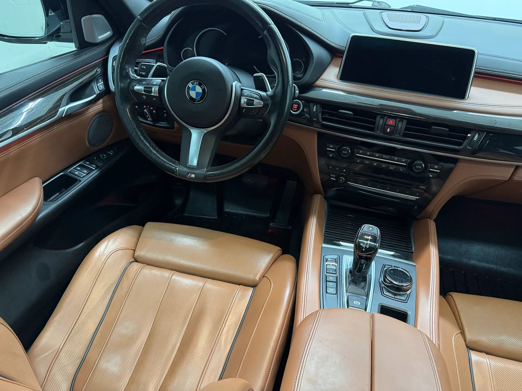 Used 2019 BMW X6 xDrive50i w/ M Sport Package image 30