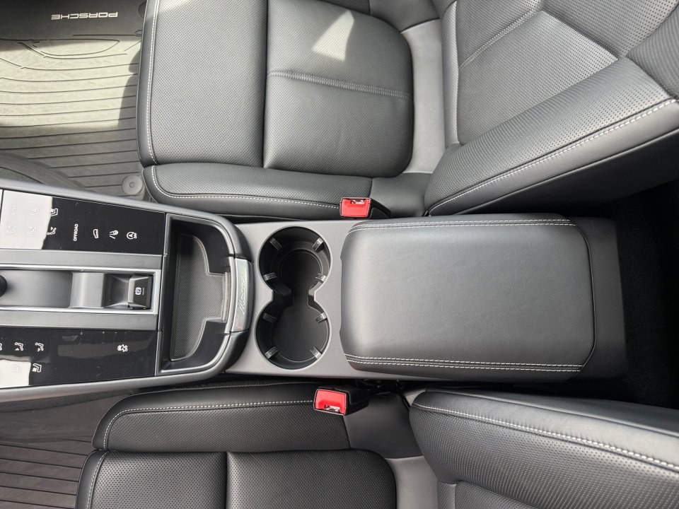 Certified 2026 Porsche Macan Turbo image 18