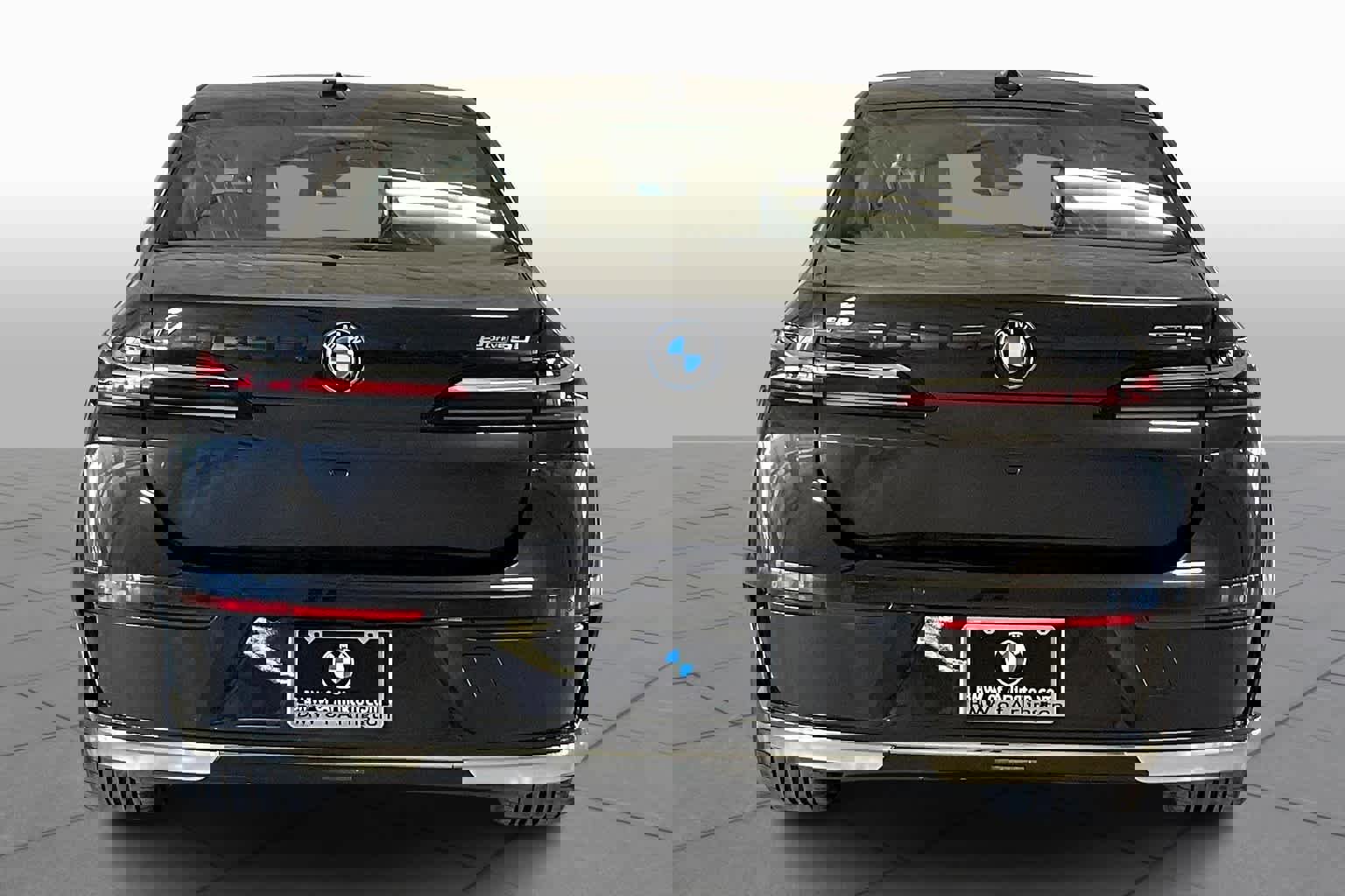 Used 2025 BMW i7 eDrive50 image 4