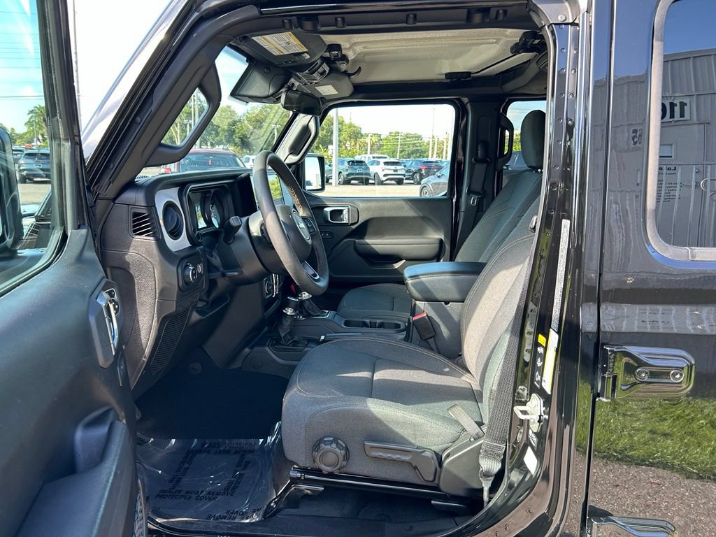 Used 2024 Jeep Gladiator Sport AWD/4WD image 15