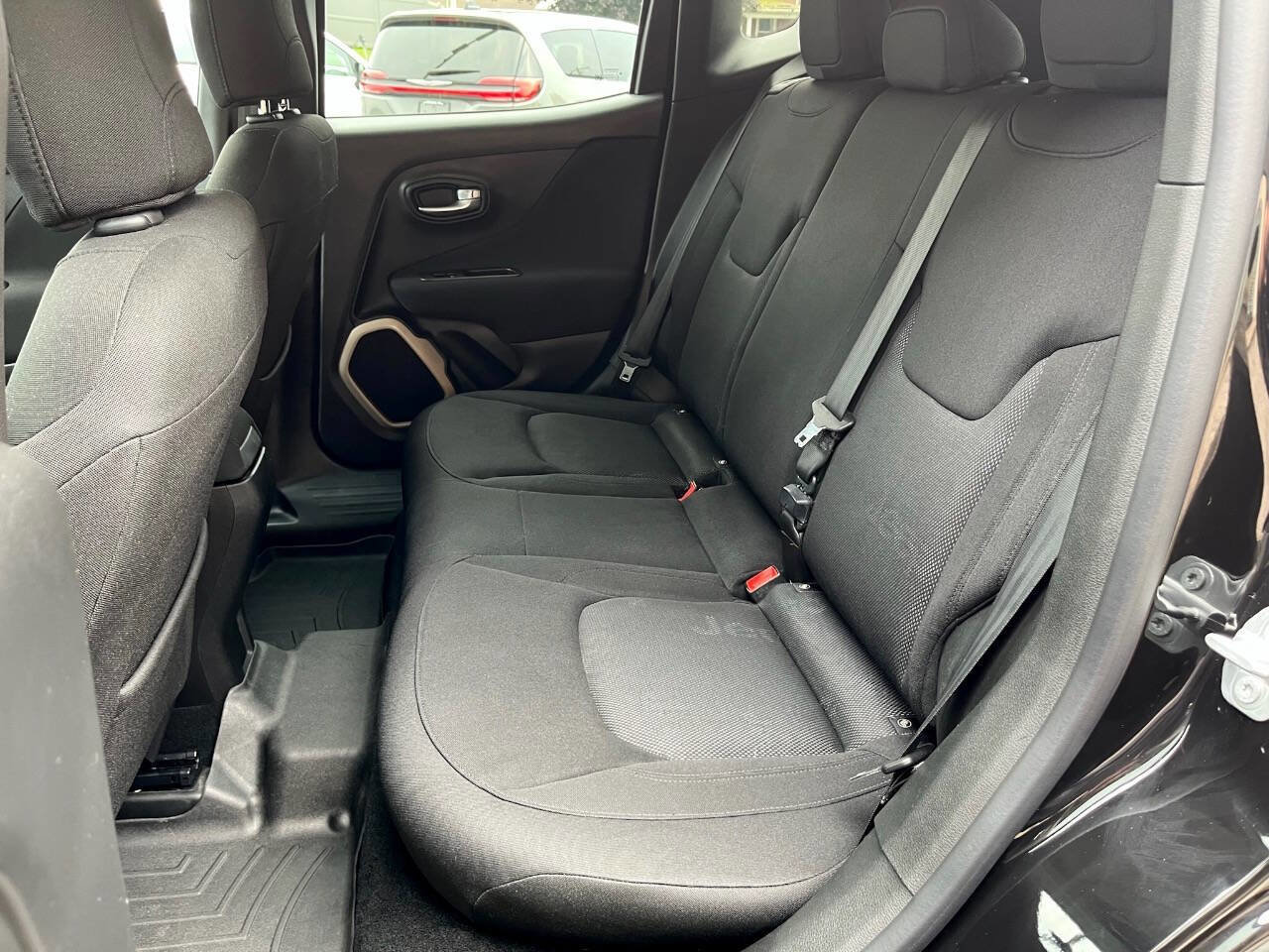 Used 2015 Jeep Renegade Latitude image 11