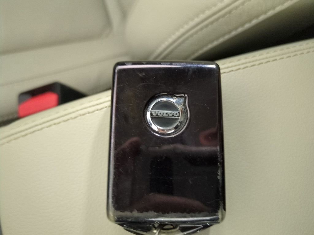 Used 2019 Volvo XC40 T5 R-Design image 38