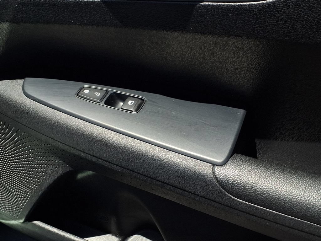 Used 2020 Kia Forte LXS FWD image 33