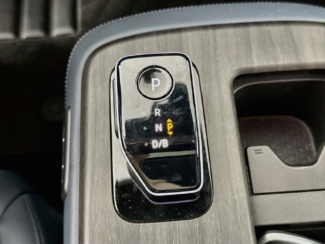 Used 2024 Nissan Ariya AWD image 16
