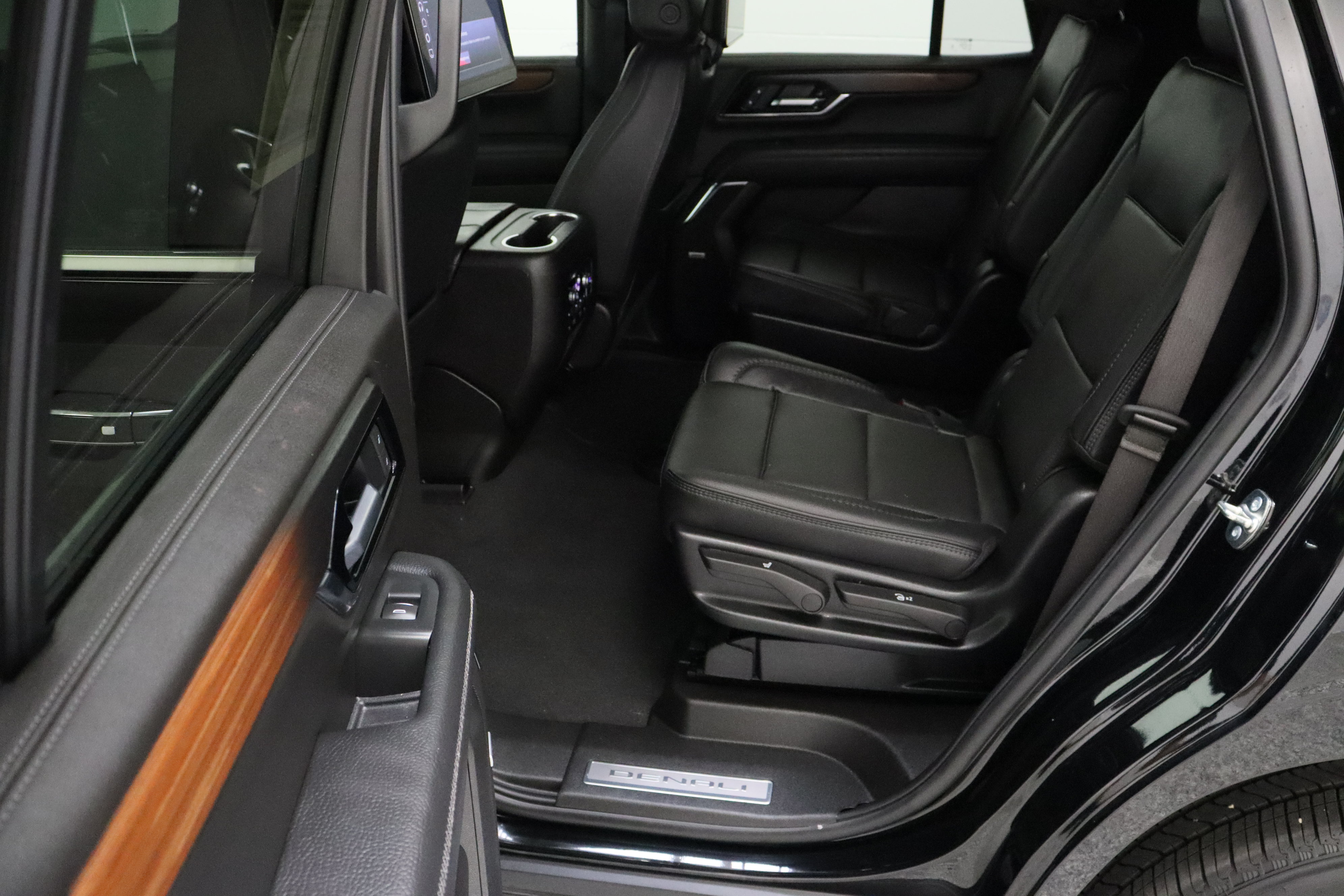 Used 2026 GMC Yukon Denali w/ Denali Reserve Package AWD/4WD image 32