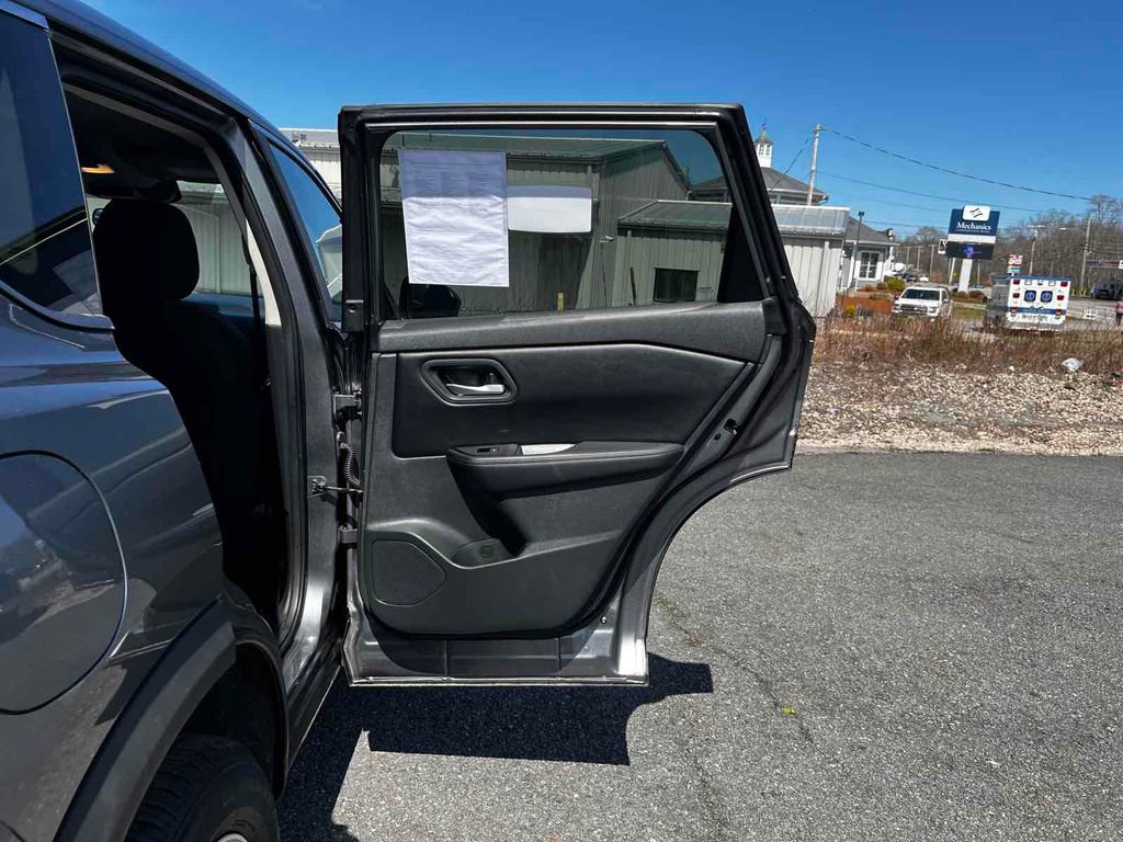 Used 2024 Nissan Rogue SV image 19