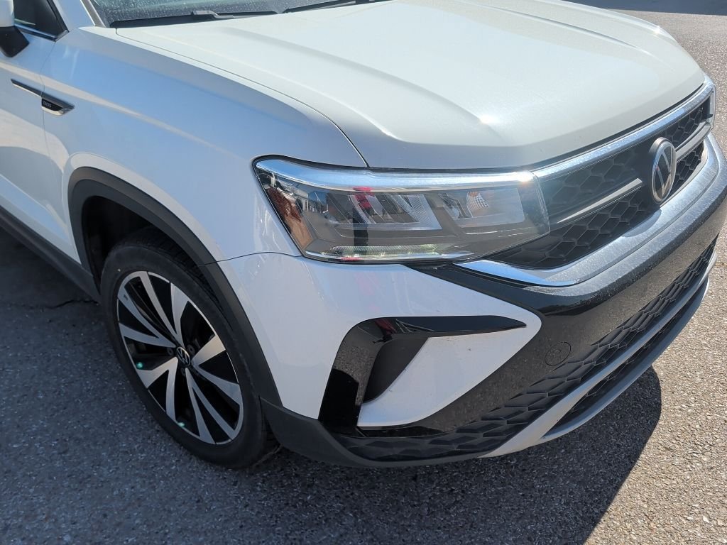 Used 2022 Volkswagen Taos SE AWD/4WD image 2