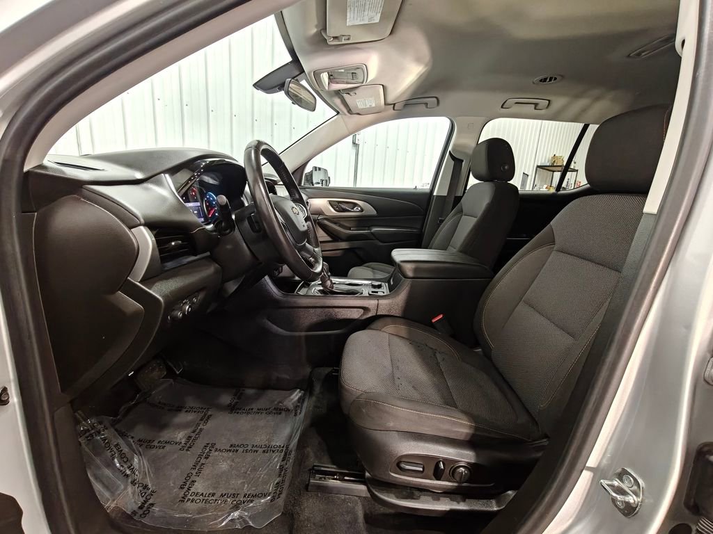 Used 2021 Chevrolet Traverse LT image 25