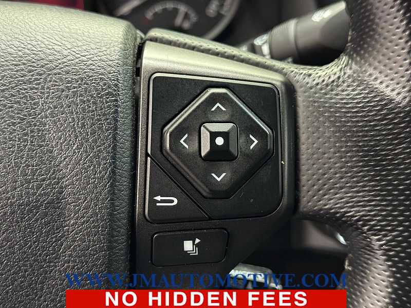 Used 2016 Toyota Tacoma TRD Sport image 39