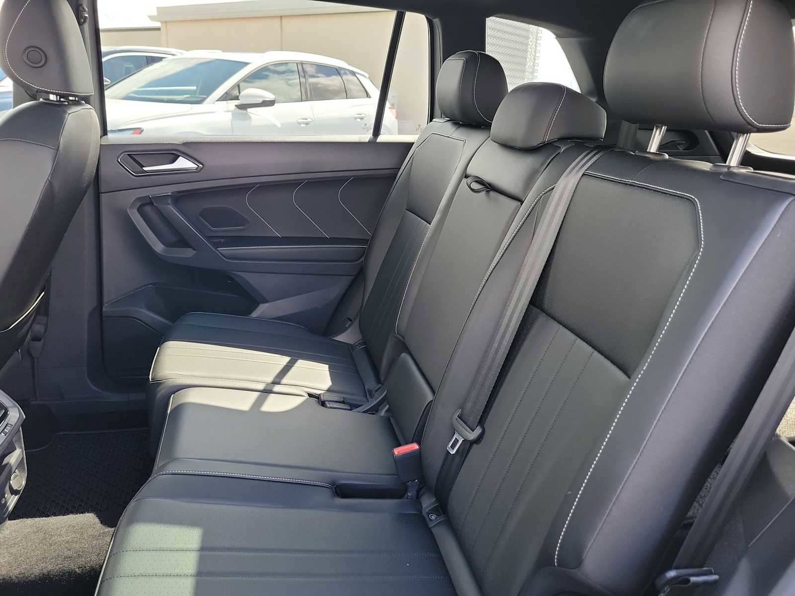 Used 2023 Volkswagen Tiguan SE R-Line FWD image 19