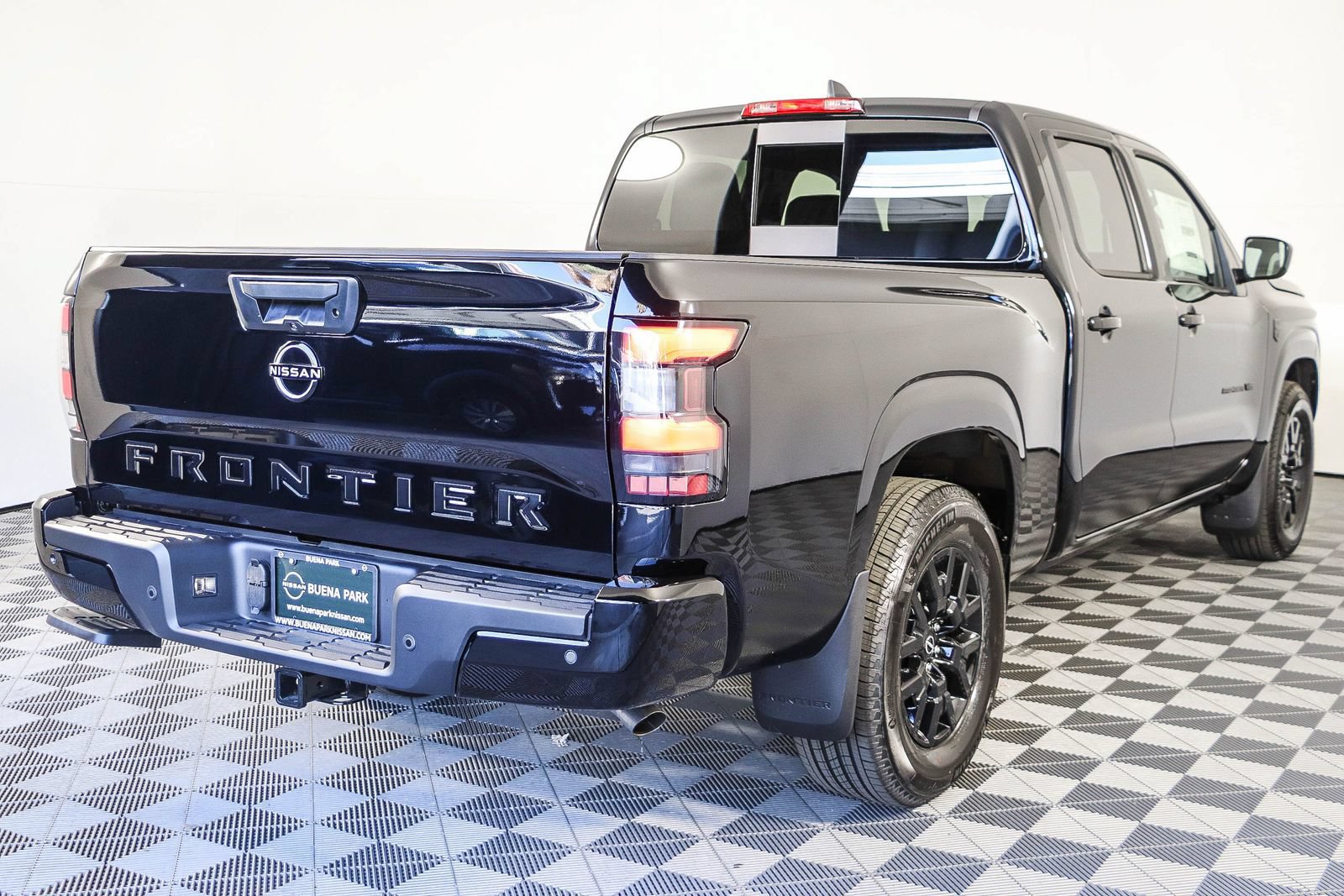 New 2027 Nissan Frontier SV w/ Tow Package RWD image 8