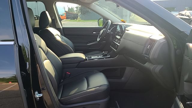 Used 2025 Nissan Pathfinder SL AWD/4WD image 28