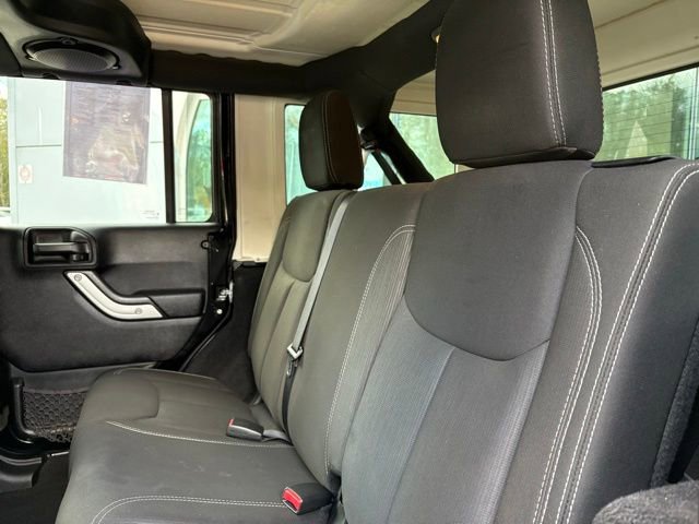 Used 2014 Jeep Wrangler Unlimited Sahara w/ Connectivity Group image 25