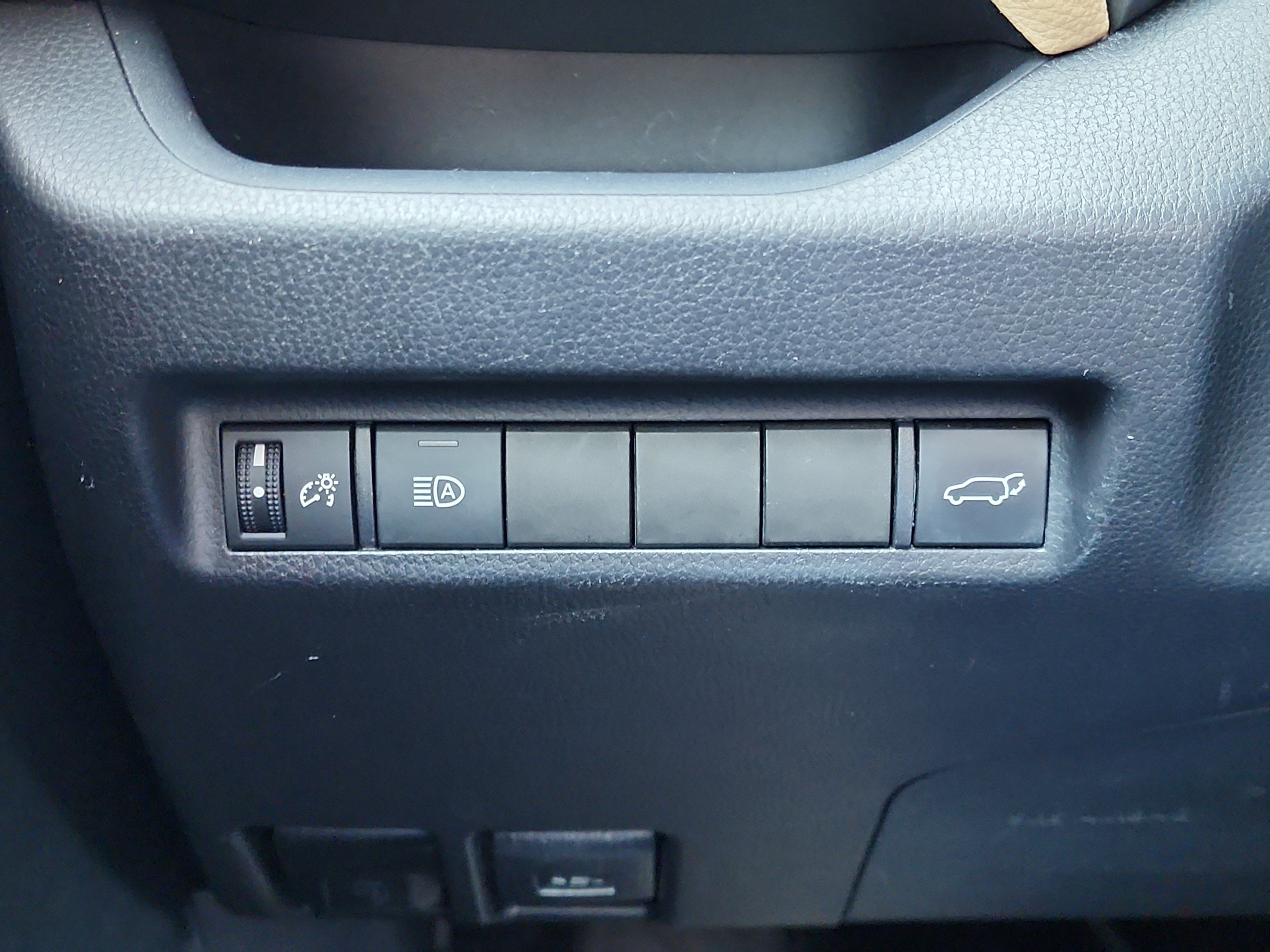 Used 2019 Toyota RAV4 XLE image 25