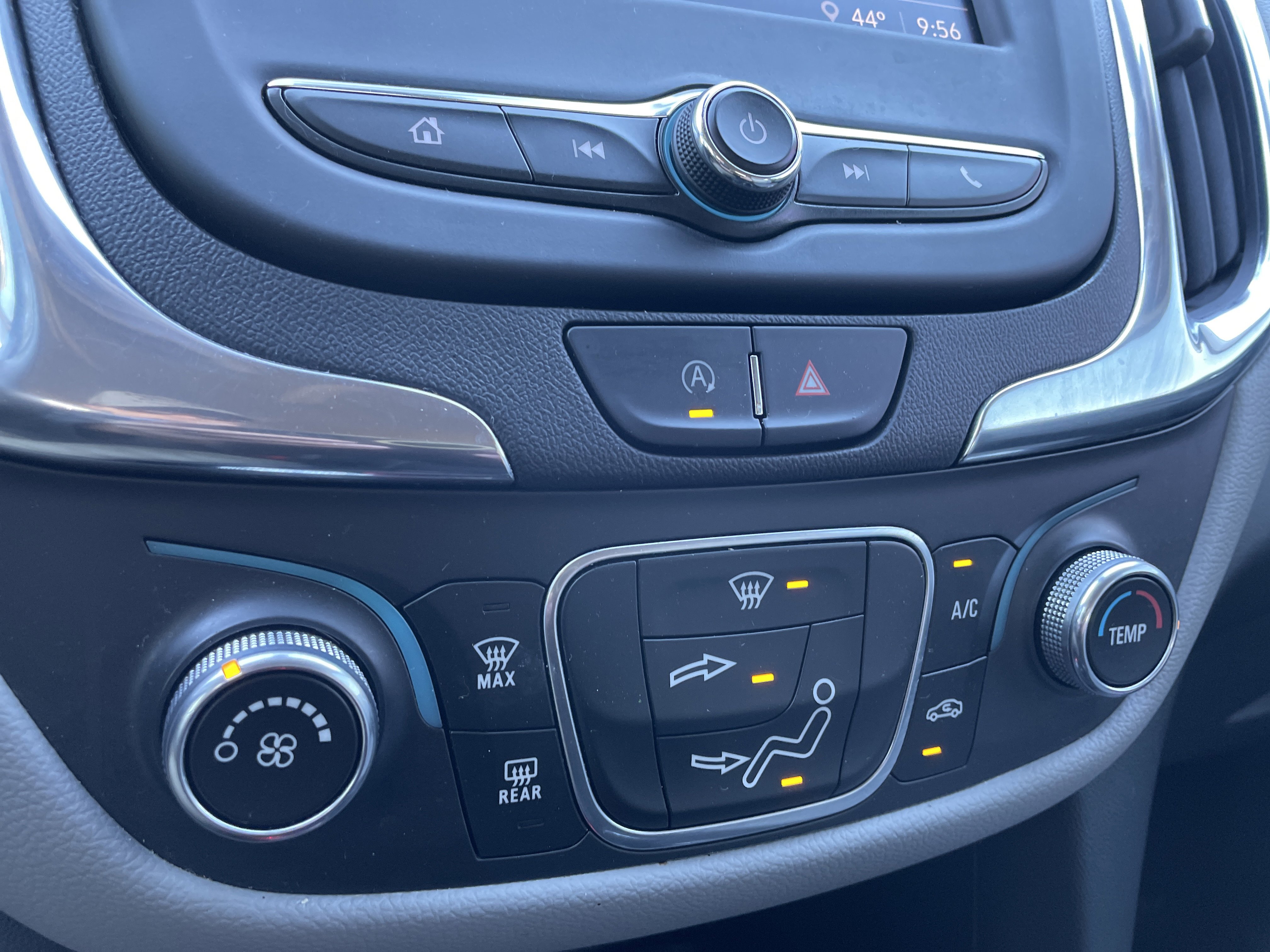 Used 2022 Chevrolet Equinox LT image 25