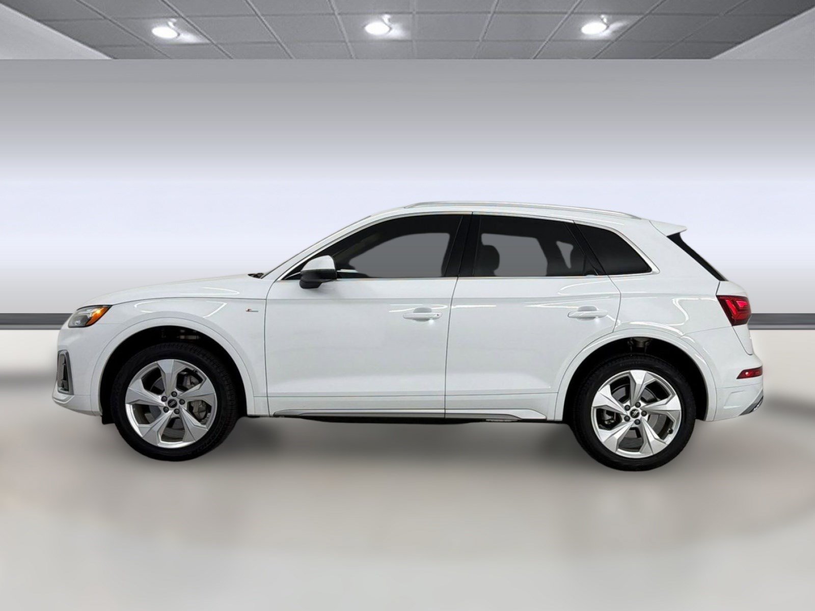 Used 2025 Audi Q5 2.0T Premium Plus w/ Premium Plus Package AWD/4WD image 2