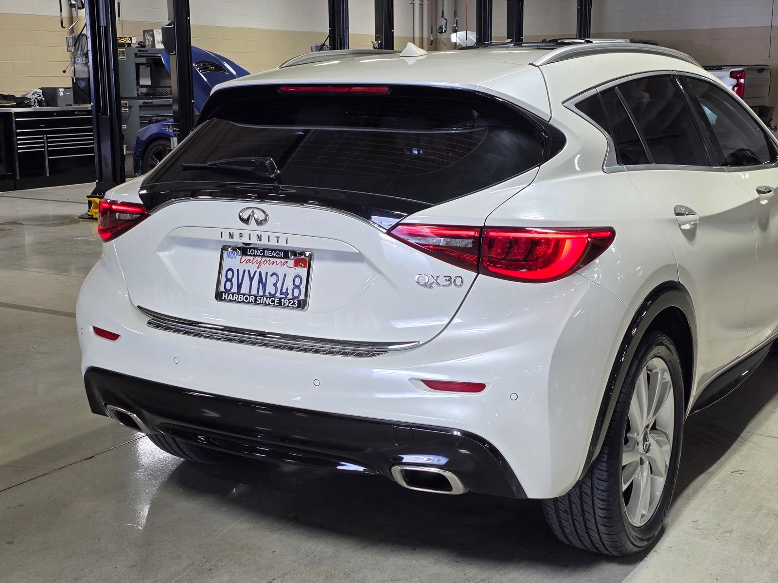 Used 2017 INFINITI QX30 Premium w/ Navigation Package FWD image 11