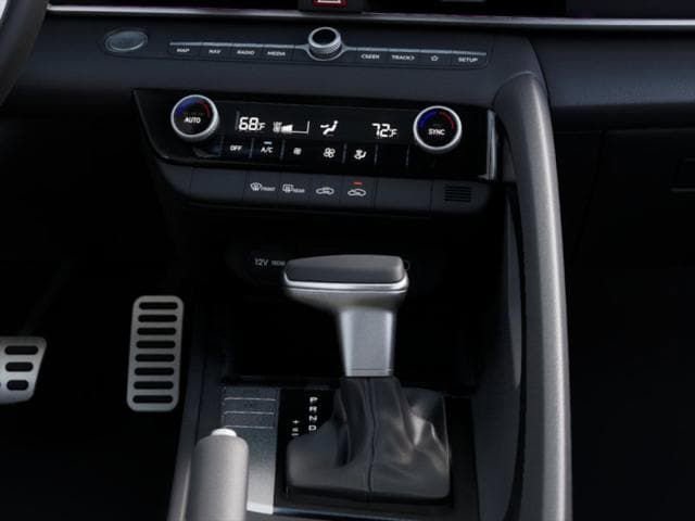 New 2025 Hyundai Elantra SEL image 16