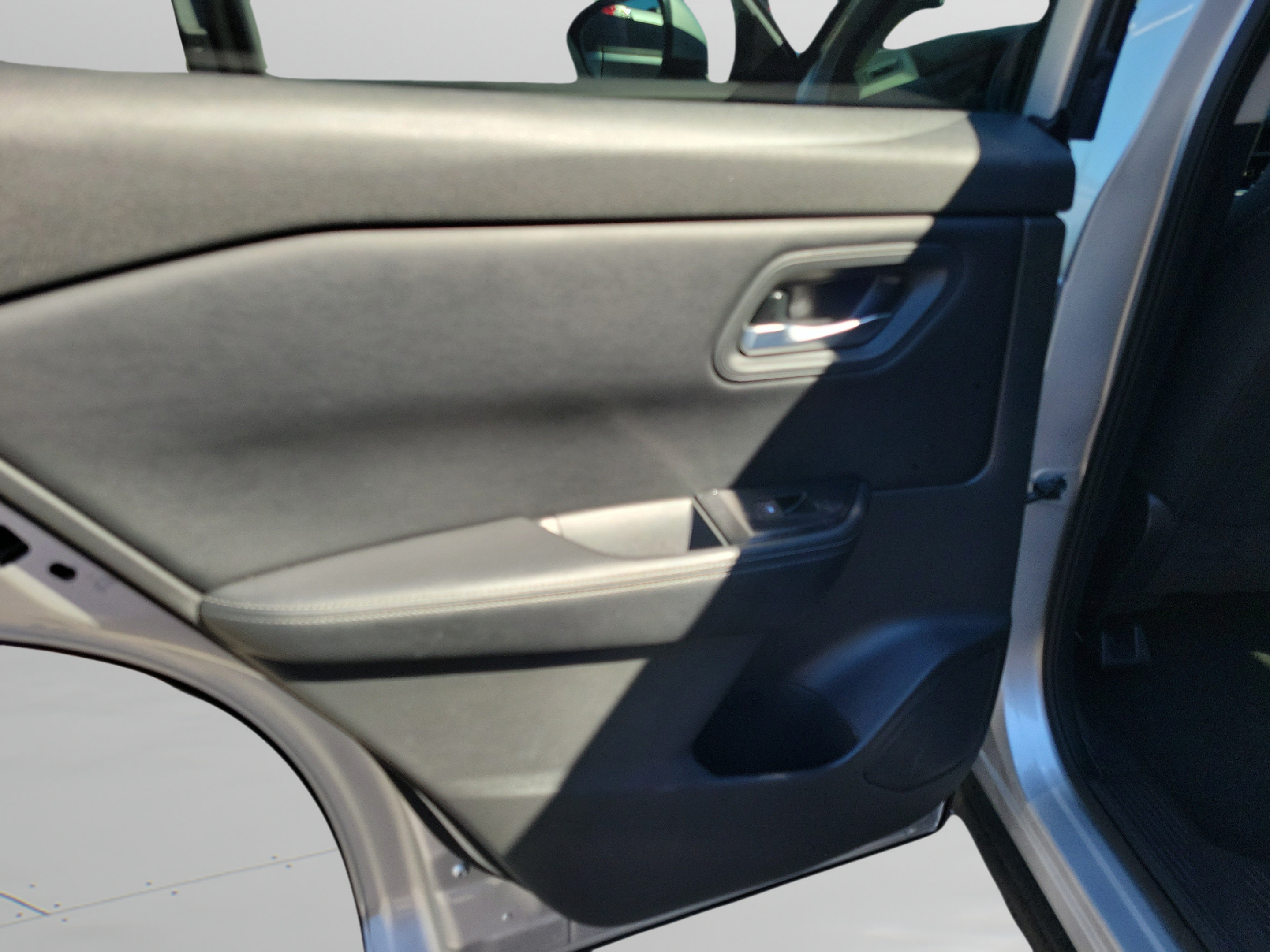 Used 2025 Nissan Rogue SV FWD image 13