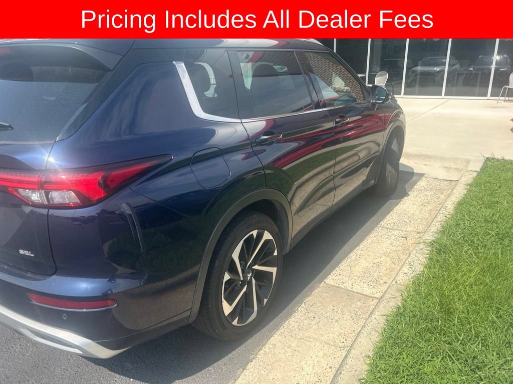 Used 2023 Mitsubishi Outlander SEL FWD image 2