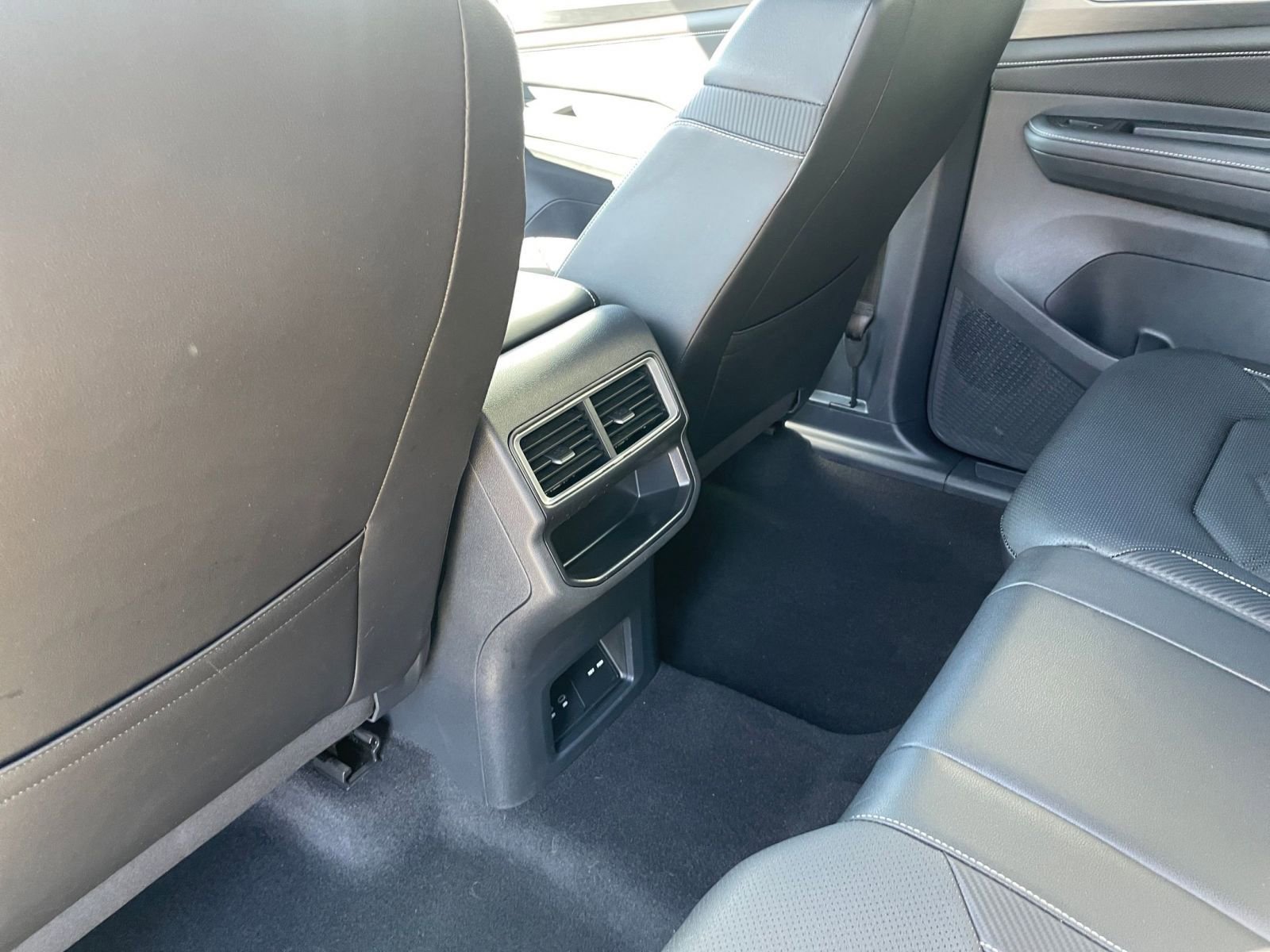 Used 2025 Volkswagen Atlas Cross Sport SE image 24