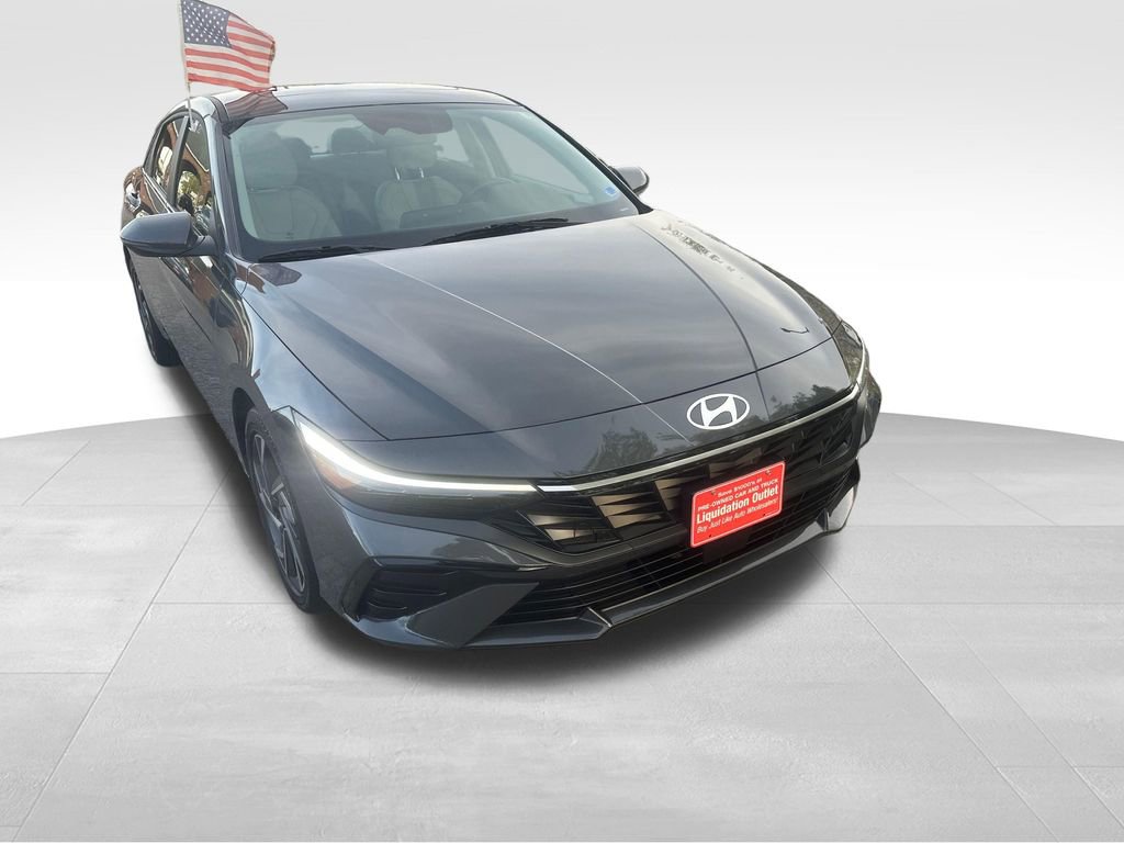 Used 2025 Hyundai Elantra Limited image 36
