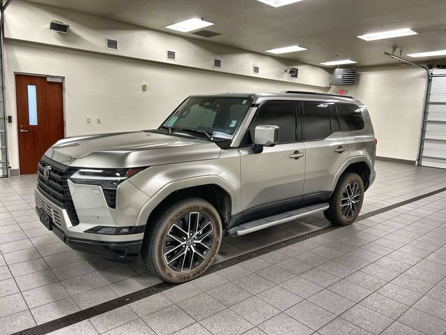 Used 2024 Lexus GX 550 w/ Accessory Package (Z1) AWD/4WD image 3