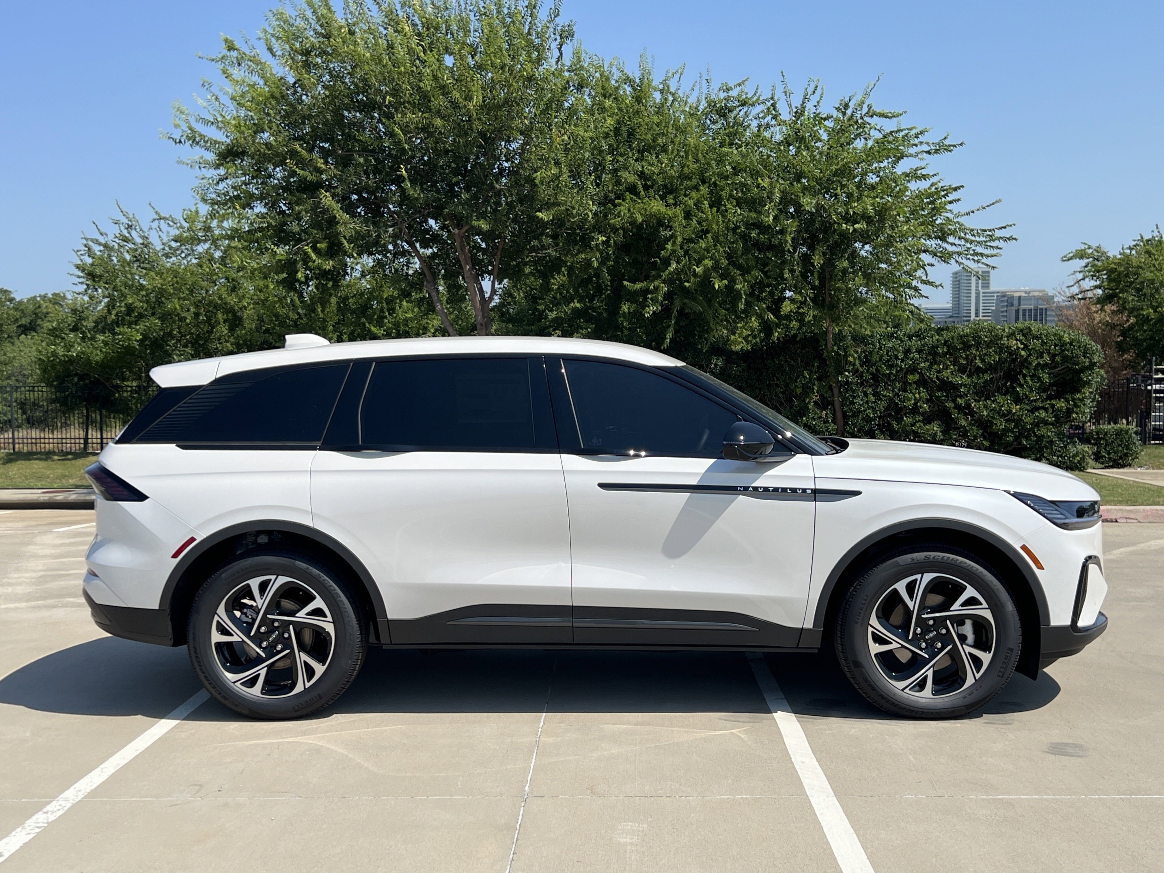 New 2025 Lincoln Nautilus Premier w/ Jet Appearance Package image 10