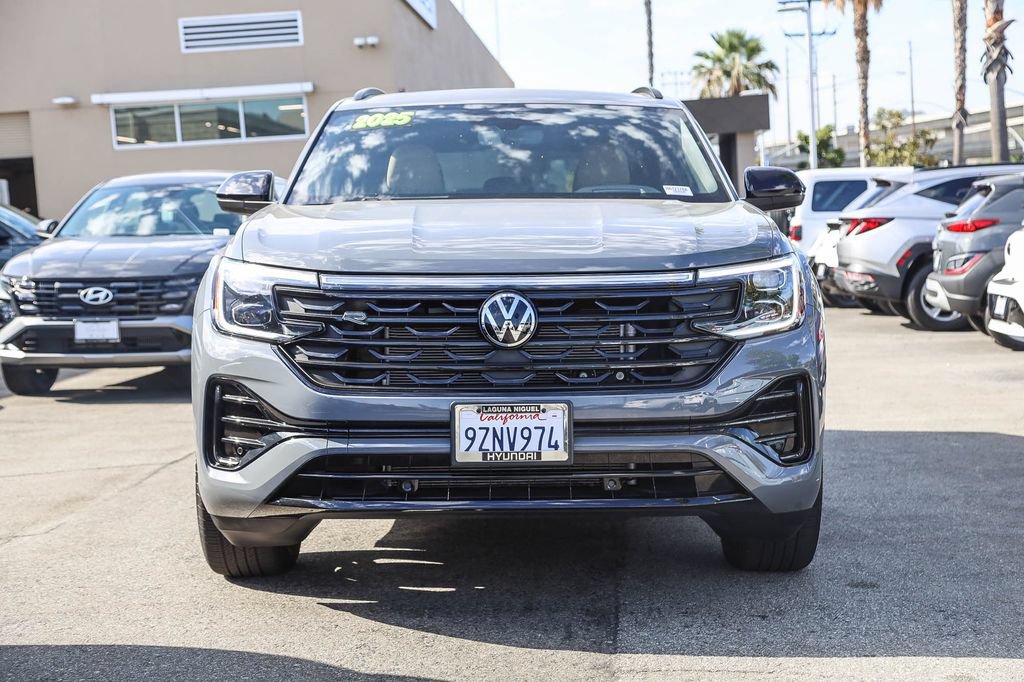 Used 2025 Volkswagen Atlas Cross Sport SEL R-Line AWD/4WD image 2