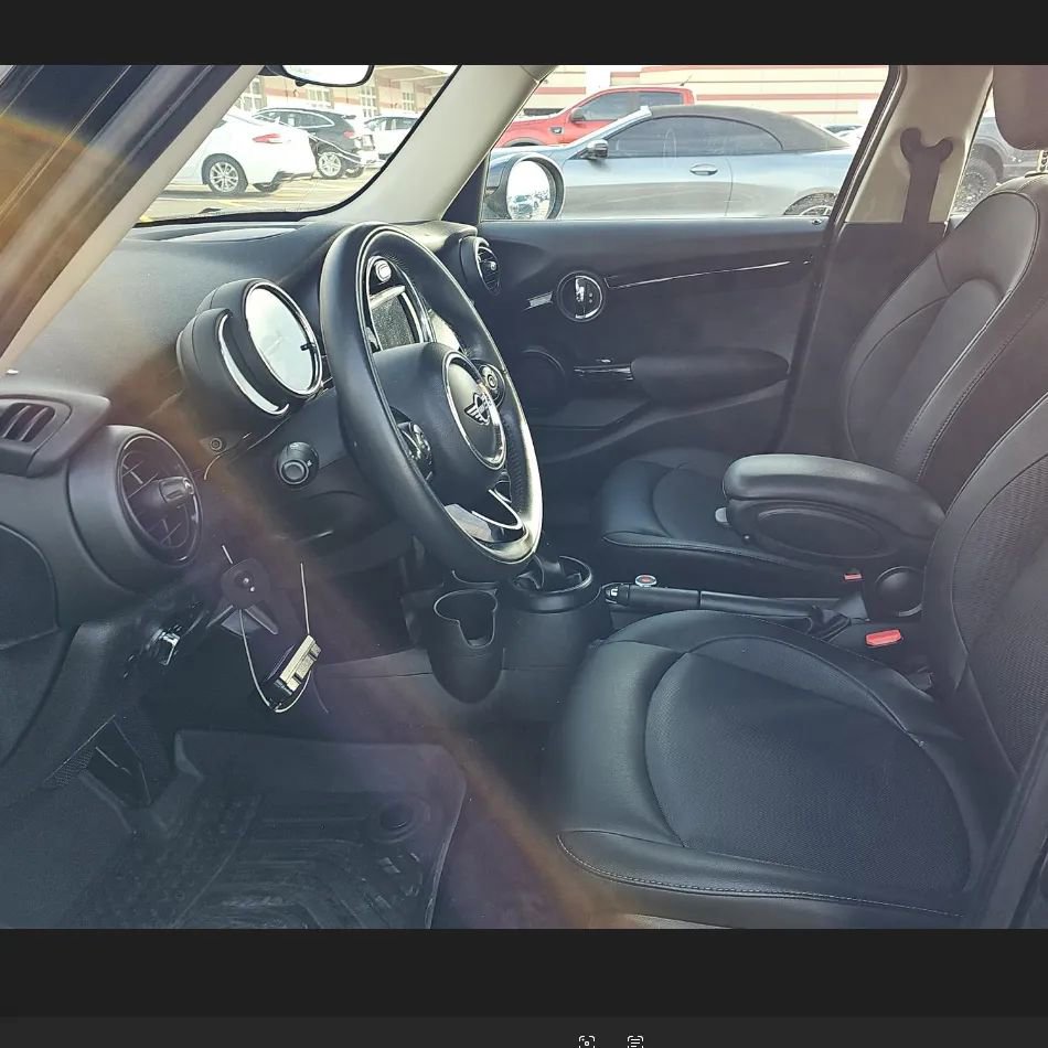 Used 2019 MINI Cooper 4-Door Hardtop image 4