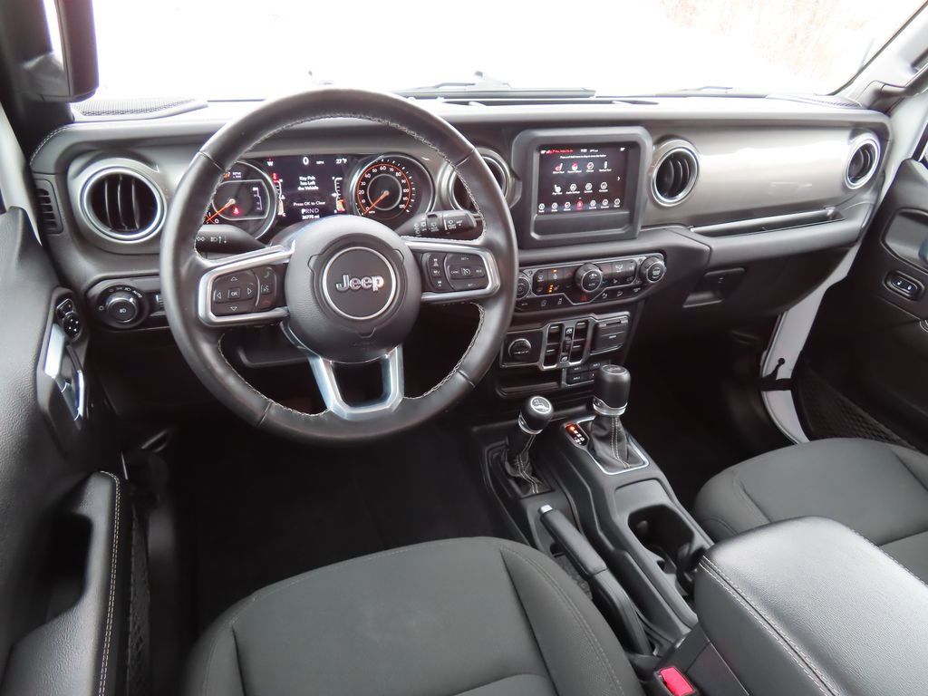 Used 2021 Jeep Wrangler Unlimited Sahara w/ Dual Top Group AWD/4WD image 4