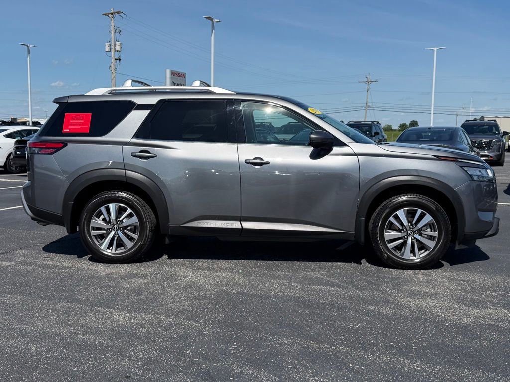 Used 2023 Nissan Pathfinder SL w/ Black Appearance Package FWD image 5