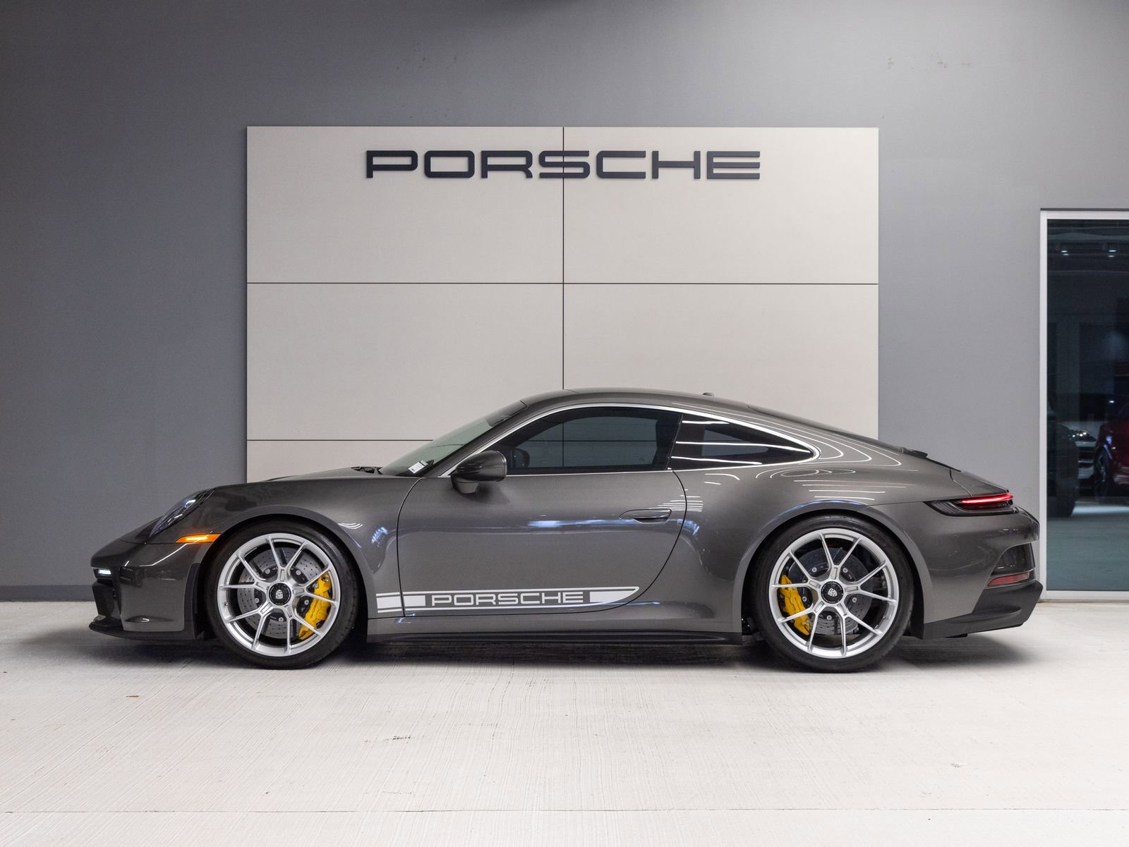 Certified 2022 Porsche 911 GT3 RWD image 2