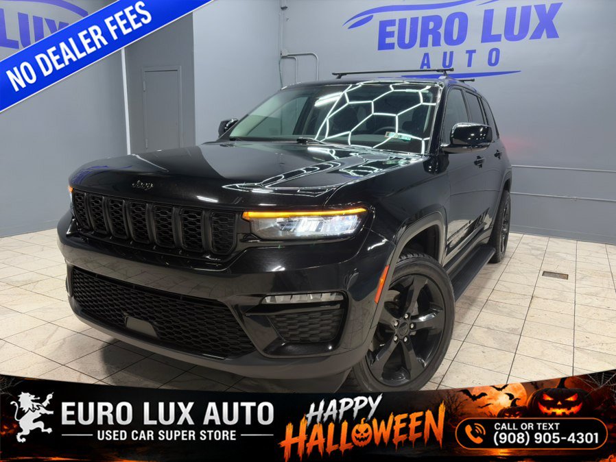 Used 2023 Jeep Grand Cherokee Limited w/ Black Appearance Package AWD/4WD image 1