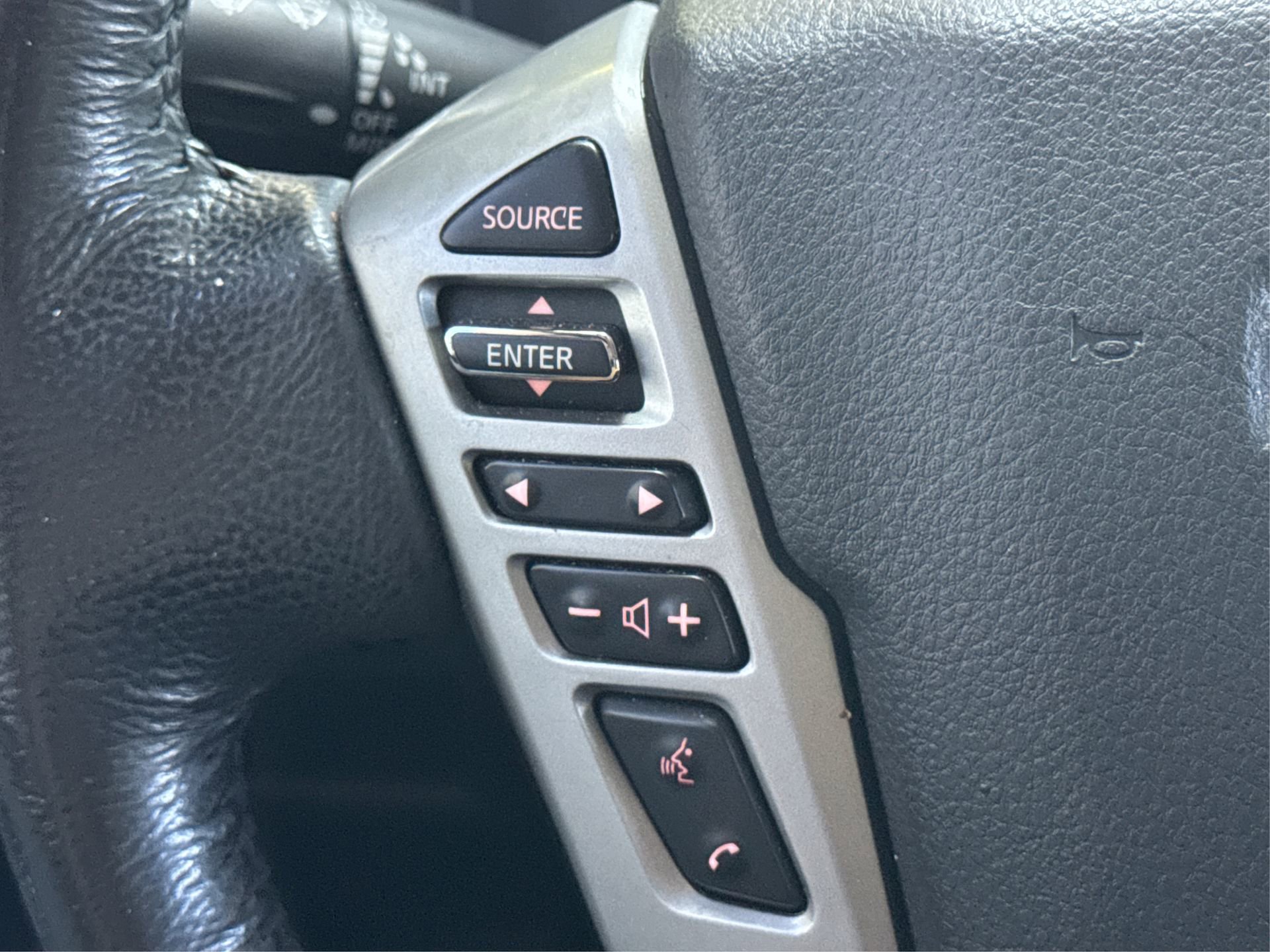 Used 2021 Nissan Titan SV w/ SV Convenience Package image 32