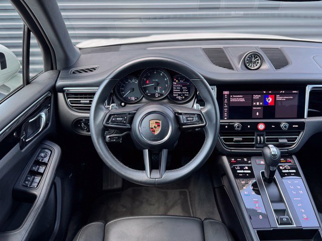 Certified 2022 Porsche Macan AWD/4WD image 19