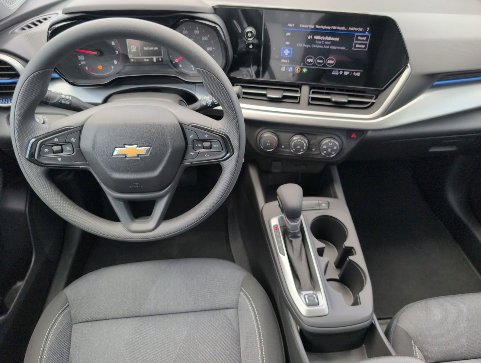 New 2026 Chevrolet Trax LS w/ LS Convenience Package FWD image 27