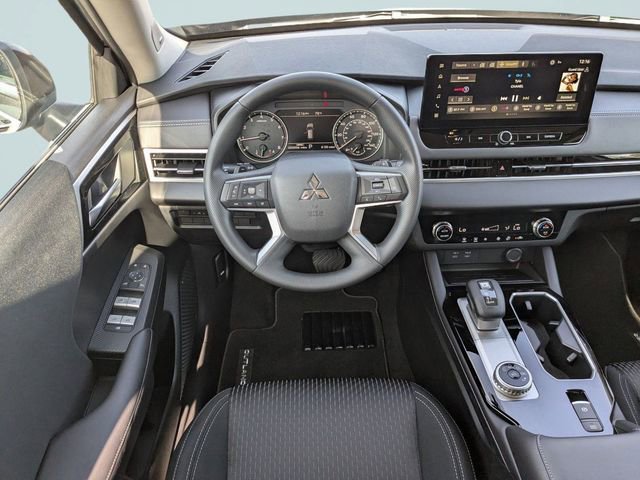 New 2026 Mitsubishi Outlander ES image 15