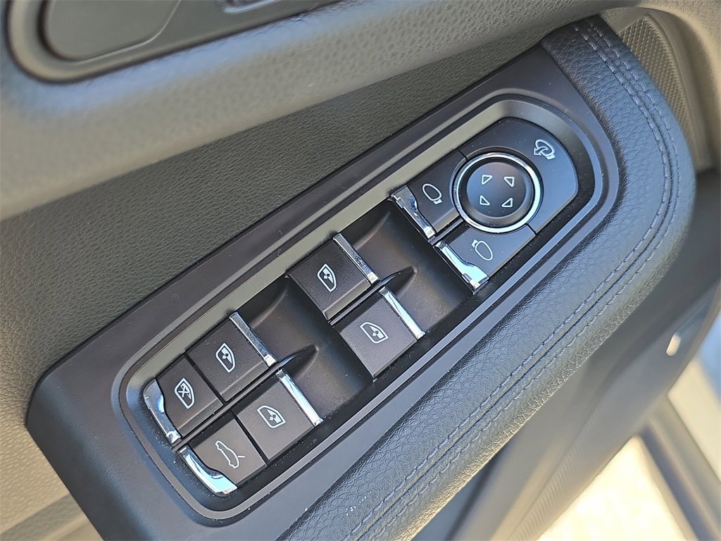 Certified 2022 Porsche Macan image 25